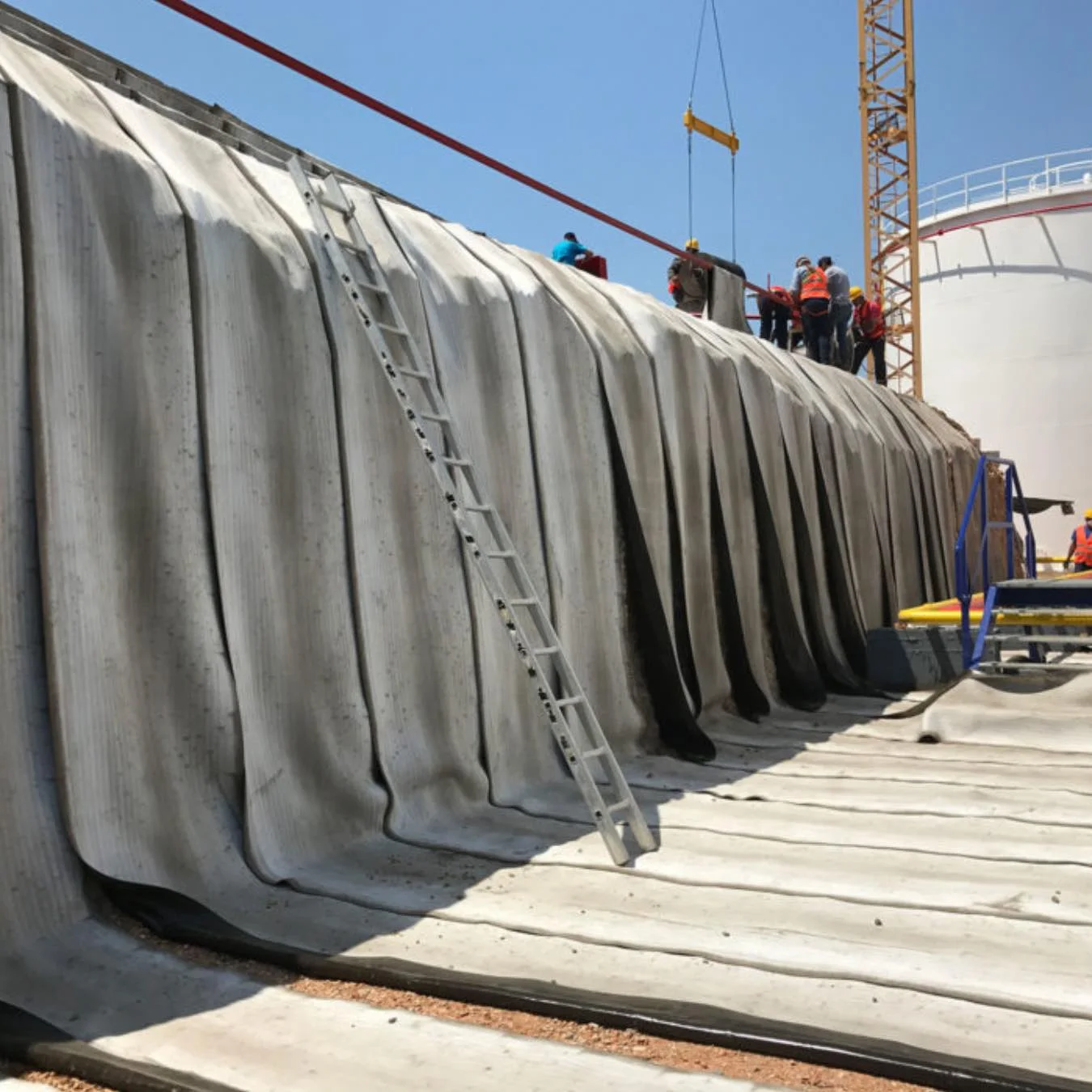 Encuadre de detalle sobre la superficie revestida con Concrete Canvas.